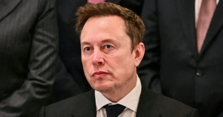 261006-elon-musk-ch-1158-5e870c